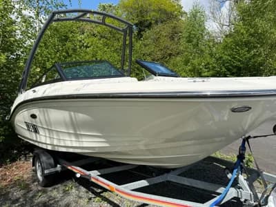 2019 Sea Ray SPX 190 Boat for Sale in Ambleside 3