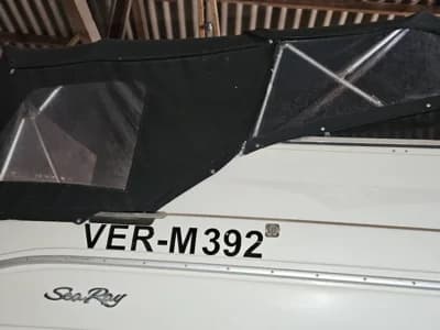 Sea Ray 250 Express Cruiser 2