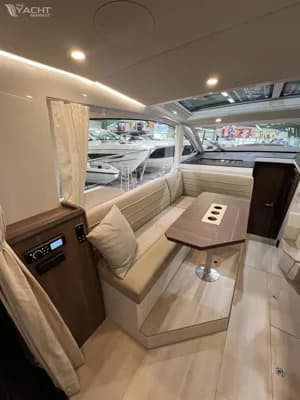 Sealine C330 3