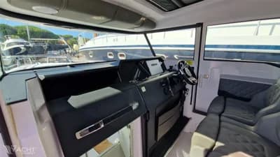 Axopar Axopar 37 XC Cross cabin 3