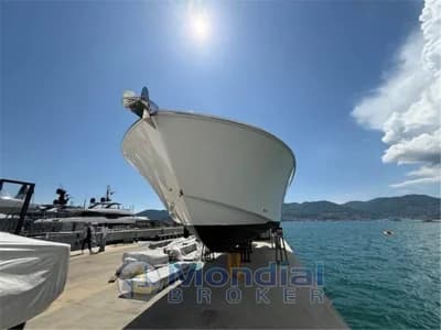 Bertram Yacht - 39 cc 3