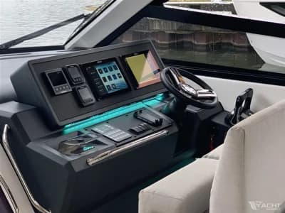 Bavaria Vida 33 Hard Top 3