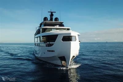 Ferretti Yachts Infynito 80 2