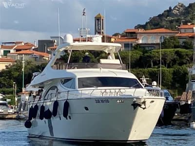 FERRETTI YACHTS 830 2