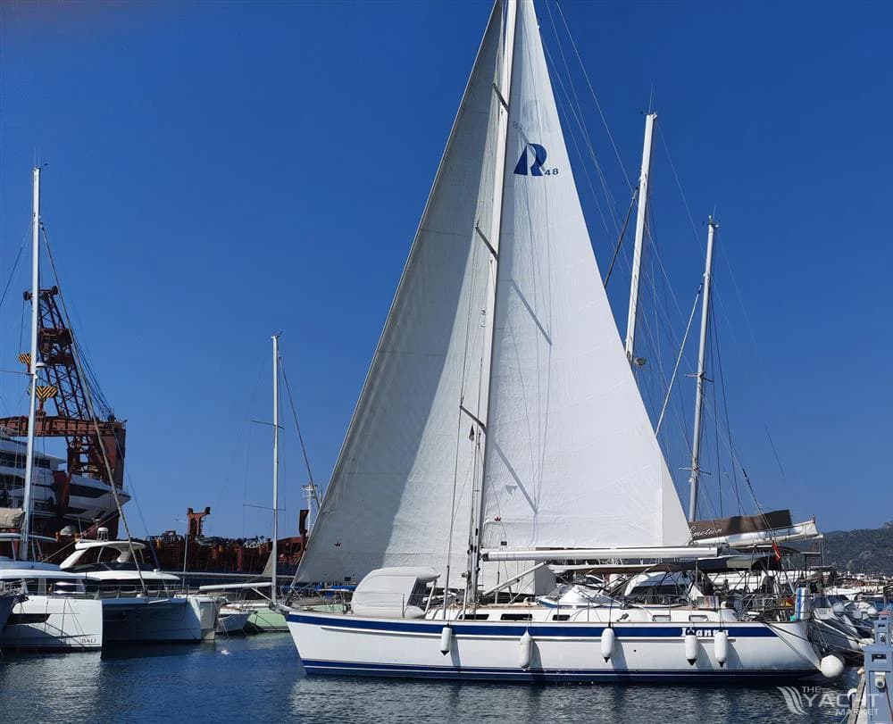 HALLBERG RASSY 48