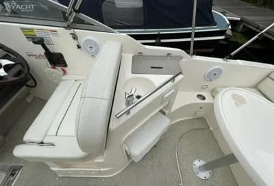 Rinker 250 Fiesta Vee 3
