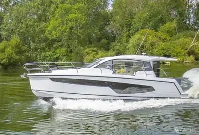 Sealine C335 2
