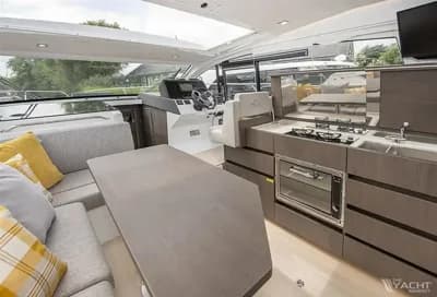 Sealine C335 3