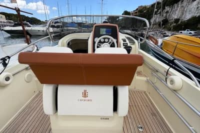 2021 Invictus 280 CX | 9m 3
