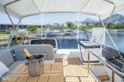Schaefer Yachts 450 Fly 2