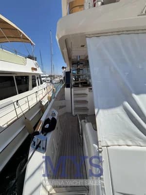 Cayman Yachts 520 FLY 4