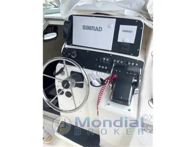 Boston whaler - 28 outrage 3