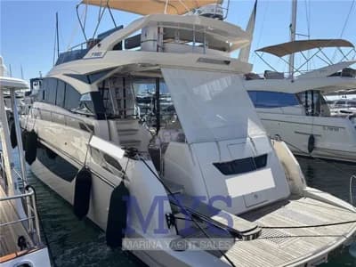 Cayman Yachts - 520 FLY 2