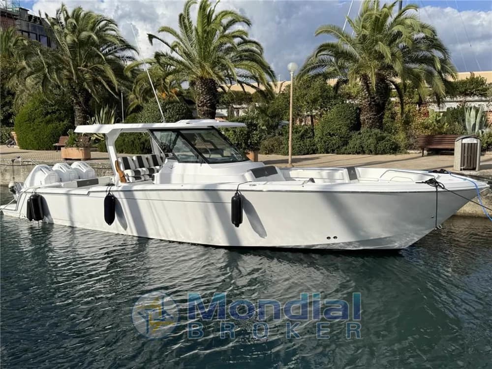 Bertram Yacht - 39 CC