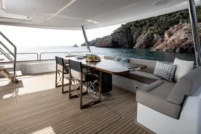 2023 Sirena 88 | 27m 3