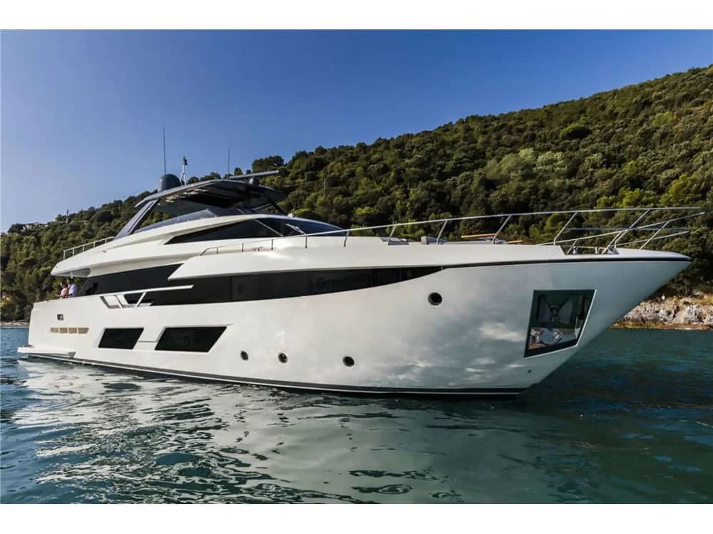 FERRETTI YACHTS - FERRETTI 920