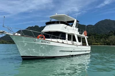 2013 Explorer Motor Yachts 43 Sedan | 14m 2