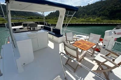 2013 Explorer Motor Yachts 43 Sedan | 14m 3