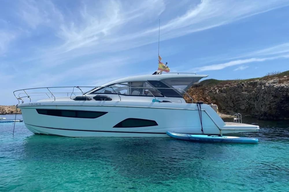 2016 Sealine S330 | 10m