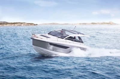 2016 Sealine S330 | 10m 2