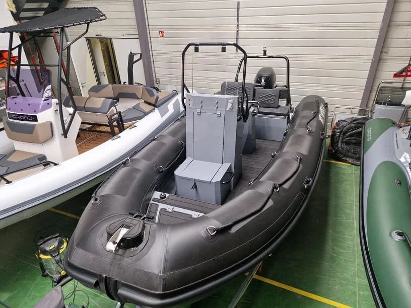 2023 3D Tender NIVIDIC 550 black with engine | 6m