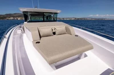 Axopar Yachts 45 XC Cross cabin 2