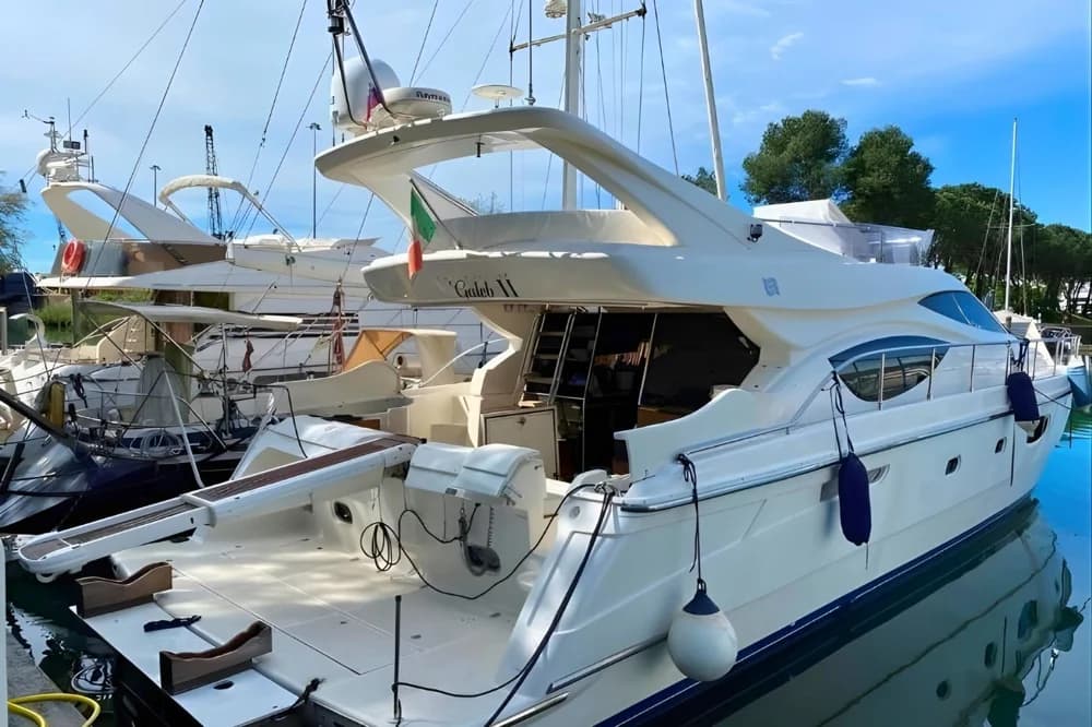 2005 Ferretti Yachts 550 | 17m