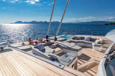 2027 Fountaine Pajot Thira 80 | 24m 3