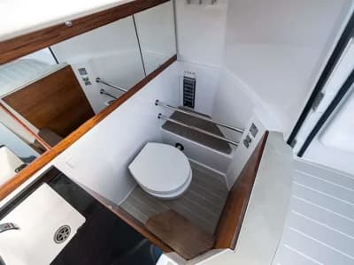 2019 Axopar 28 T Top Boat for Sale in St Juliens 4