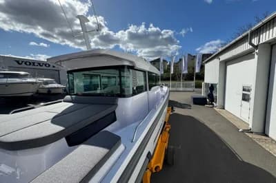 Axopar 37 XC Cross Cabin 2