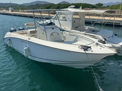 Boston Whaler Outrage 240 2