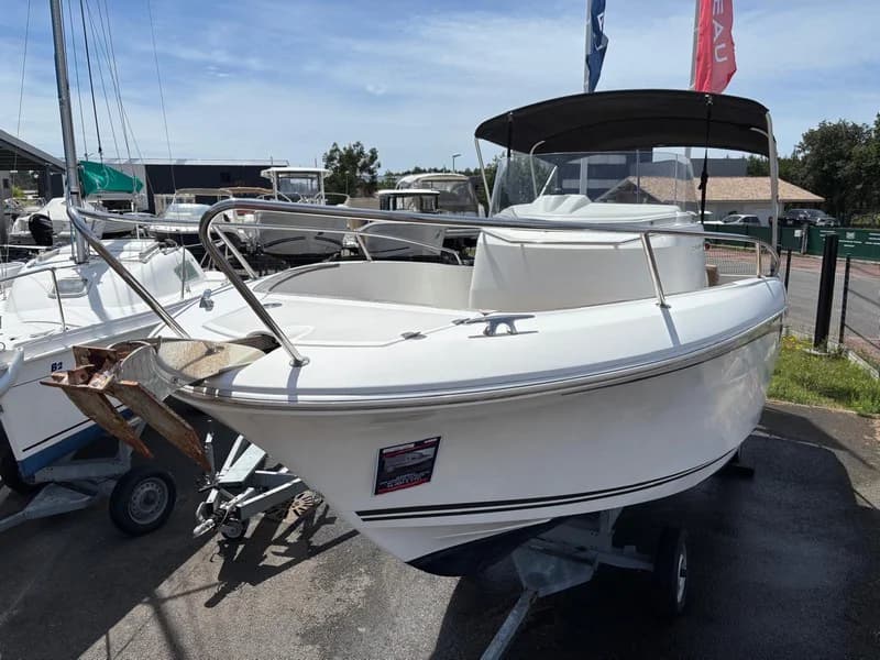 Jeanneau Cap Camarat 7.5 CC