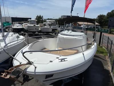 Jeanneau Cap Camarat 7.5 CC 2