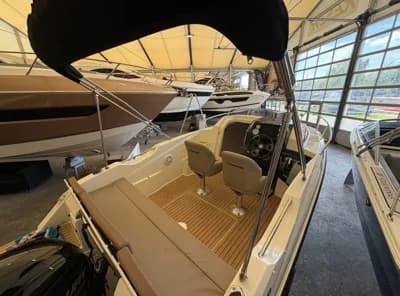 Quicksilver Activ 555 Cabin 3
