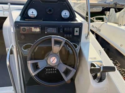 Quicksilver Activ 755 Sundeck 3