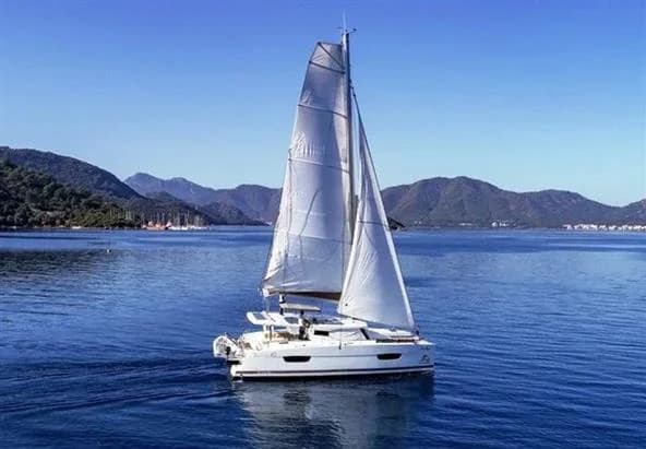 Fountaine Pajot Lucia 40