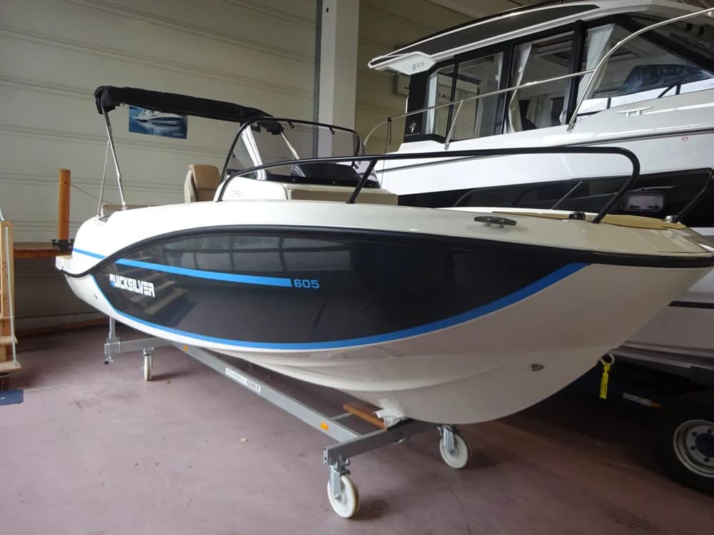 Quicksilver Activ 605 Open