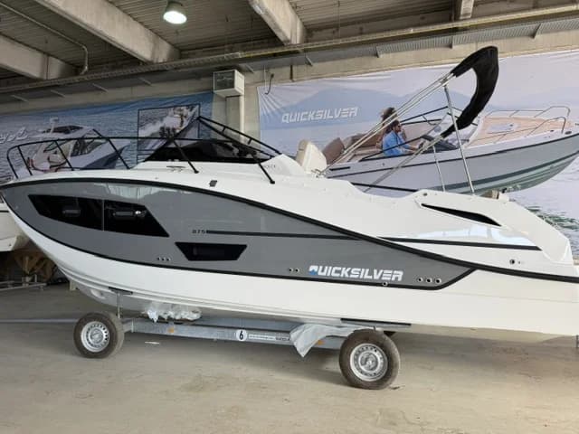 Quicksilver Activ 875 Sundeck mit 2x 250PS