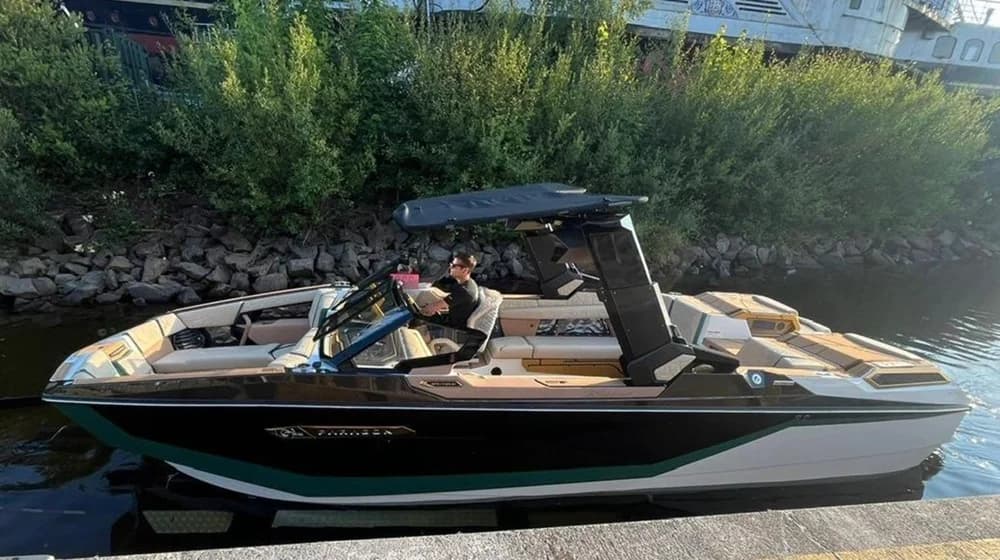 FAST BOAT V