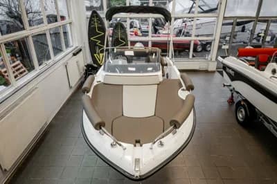 Trident Boats 530 Sundeck 3