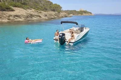 Quicksilver Activ 675 Sundeck 3