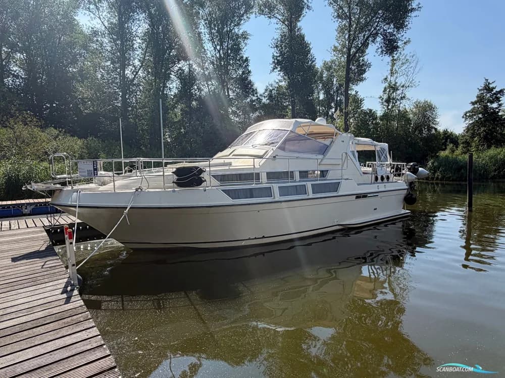 Coronet Commander 38`