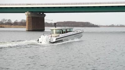 Axopar 37 Cross Cabin 2