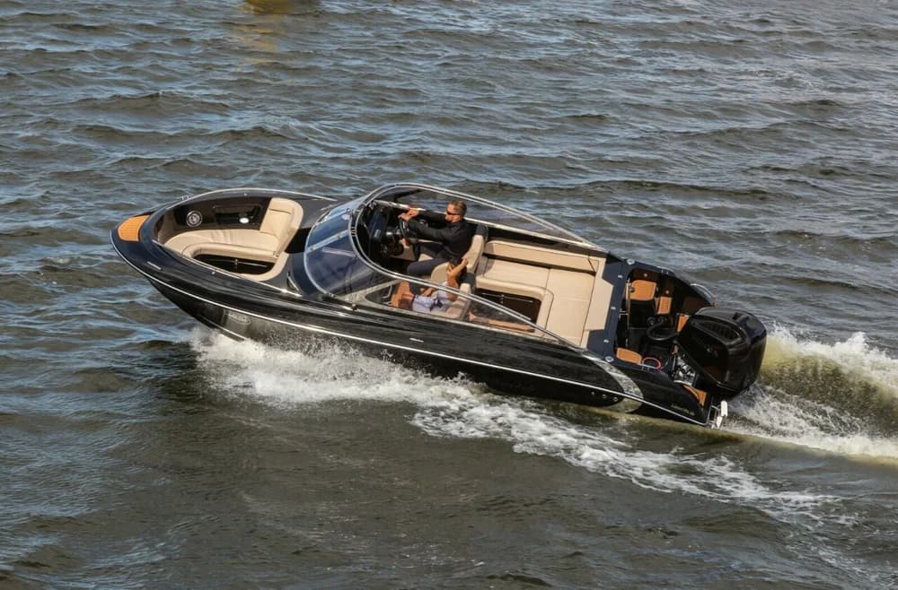 B1 Yachts ST.TROPEZ 7 Black Edition