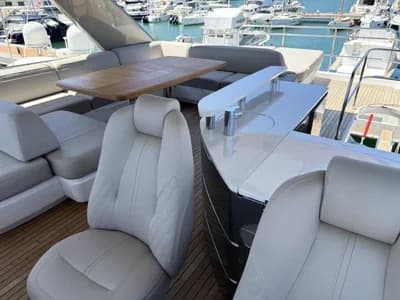 2019 Princess F70 | 21m 3