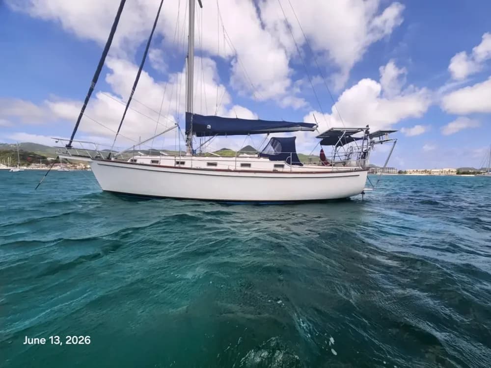 1986 Island Packet 38 Boat for Sale in Marigot Bay