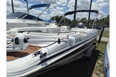 2011 Hurricane SunDeck Sport 201 IO 2