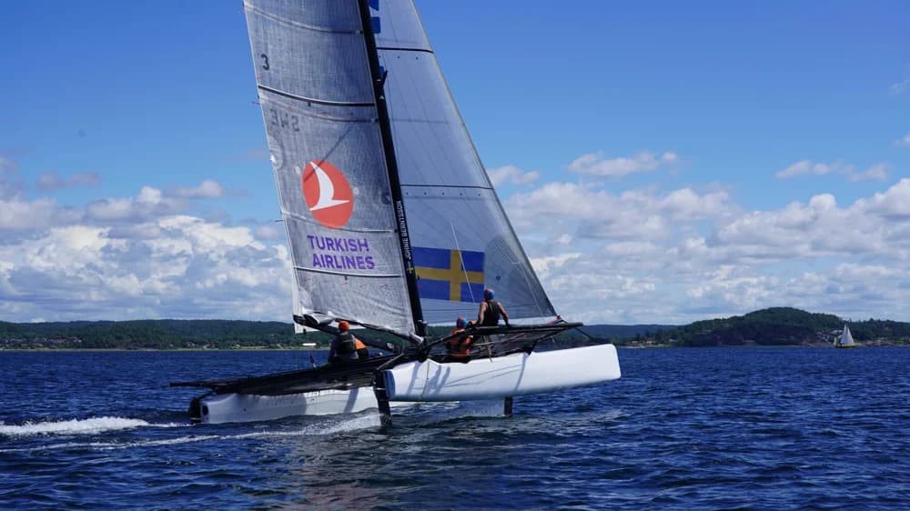 2016 One Design M32 | 10m
