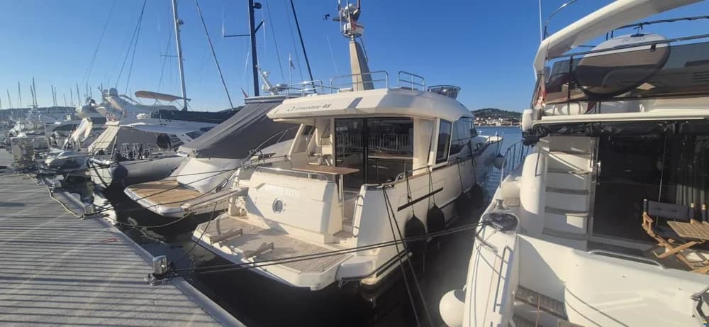 Greenline 48 Hyibrid