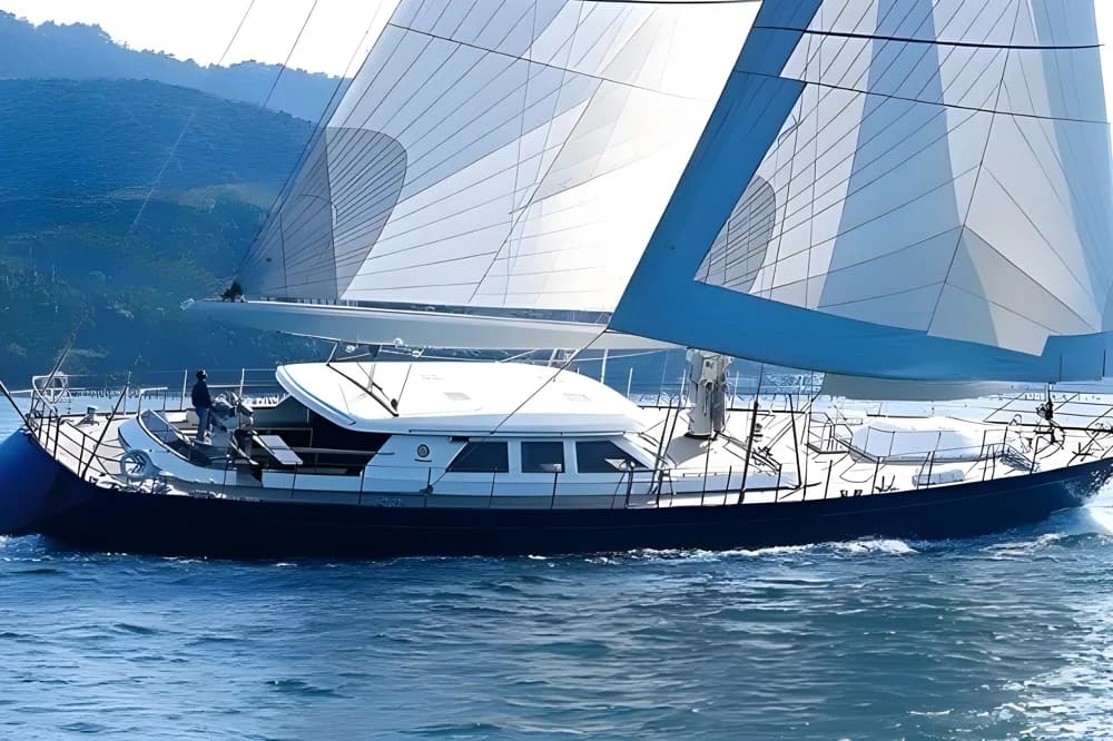 2000 Perini Navi Luxury Sailing Yacht | 34m